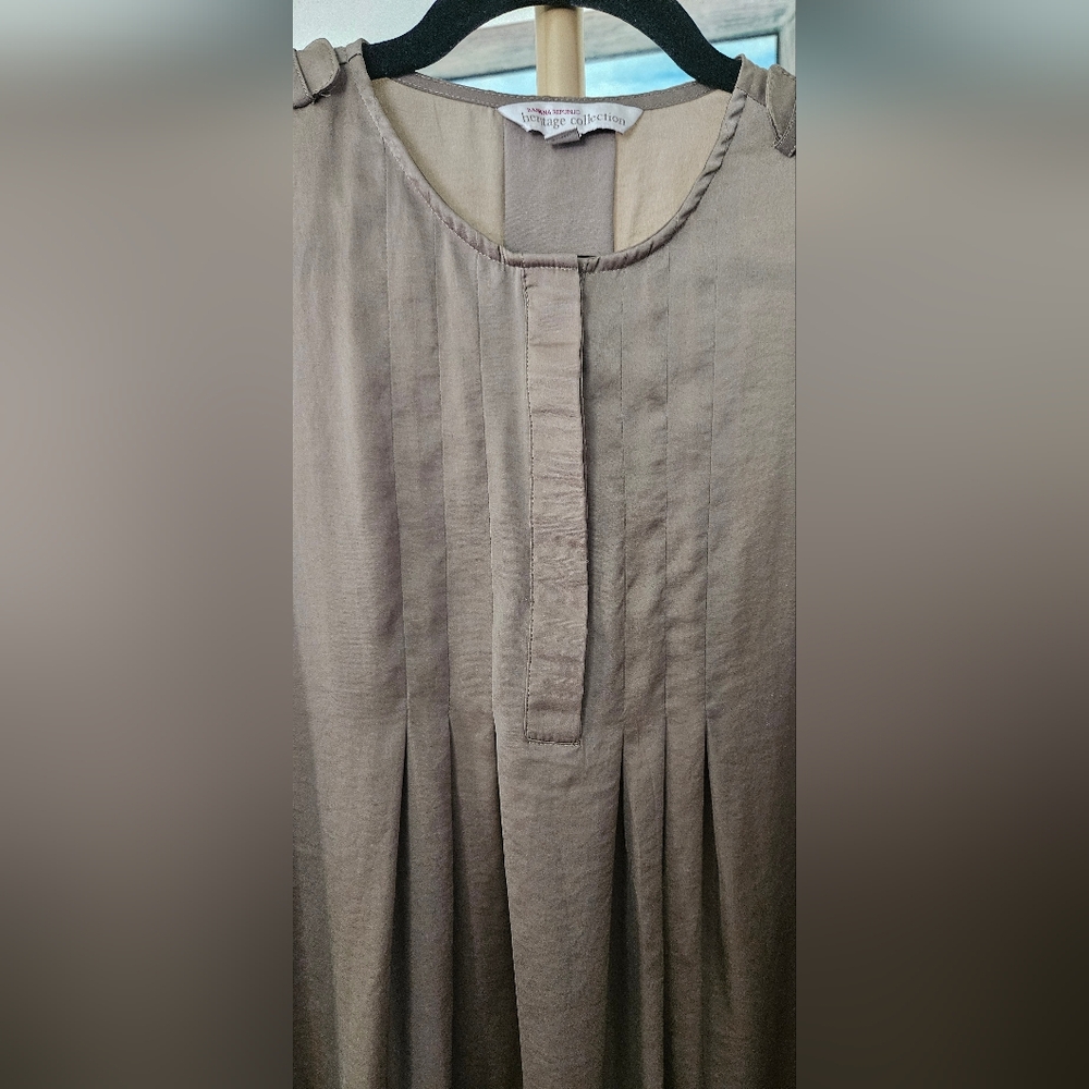 Banana Republic Heritage Collection Sleeveless Silky Green Blouse Size XSmall - Picture 2 of 4